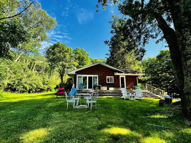 Building Photo - Woodstock/Hunter romantic getaway in nature on 3.5 acres