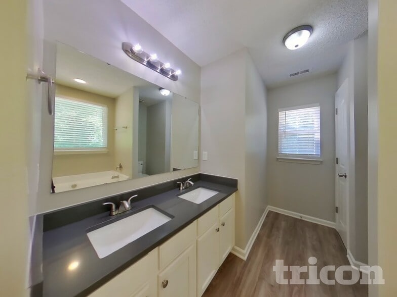 Building Photo - 4035 Far West Dr