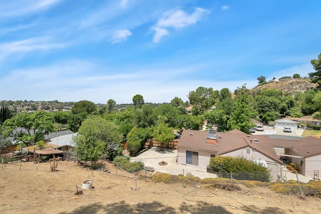 Building Photo - Great 3 Bedroom Home with Large Lot and NO...