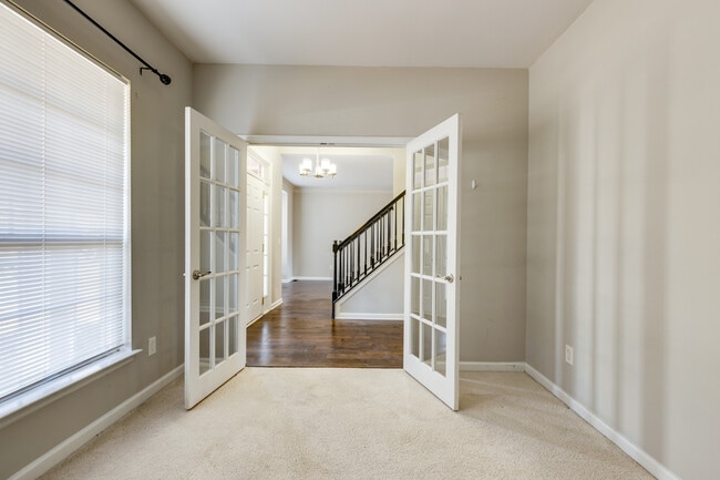 Building Photo - 605 Founders Pointe Blvd