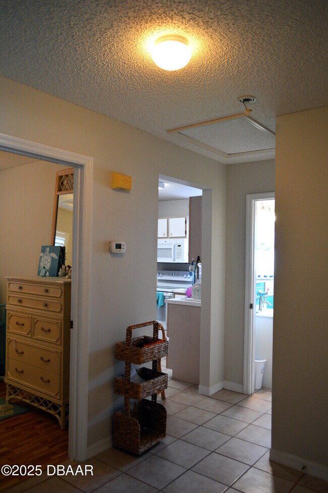 Building Photo - 64 Cardinal Dr