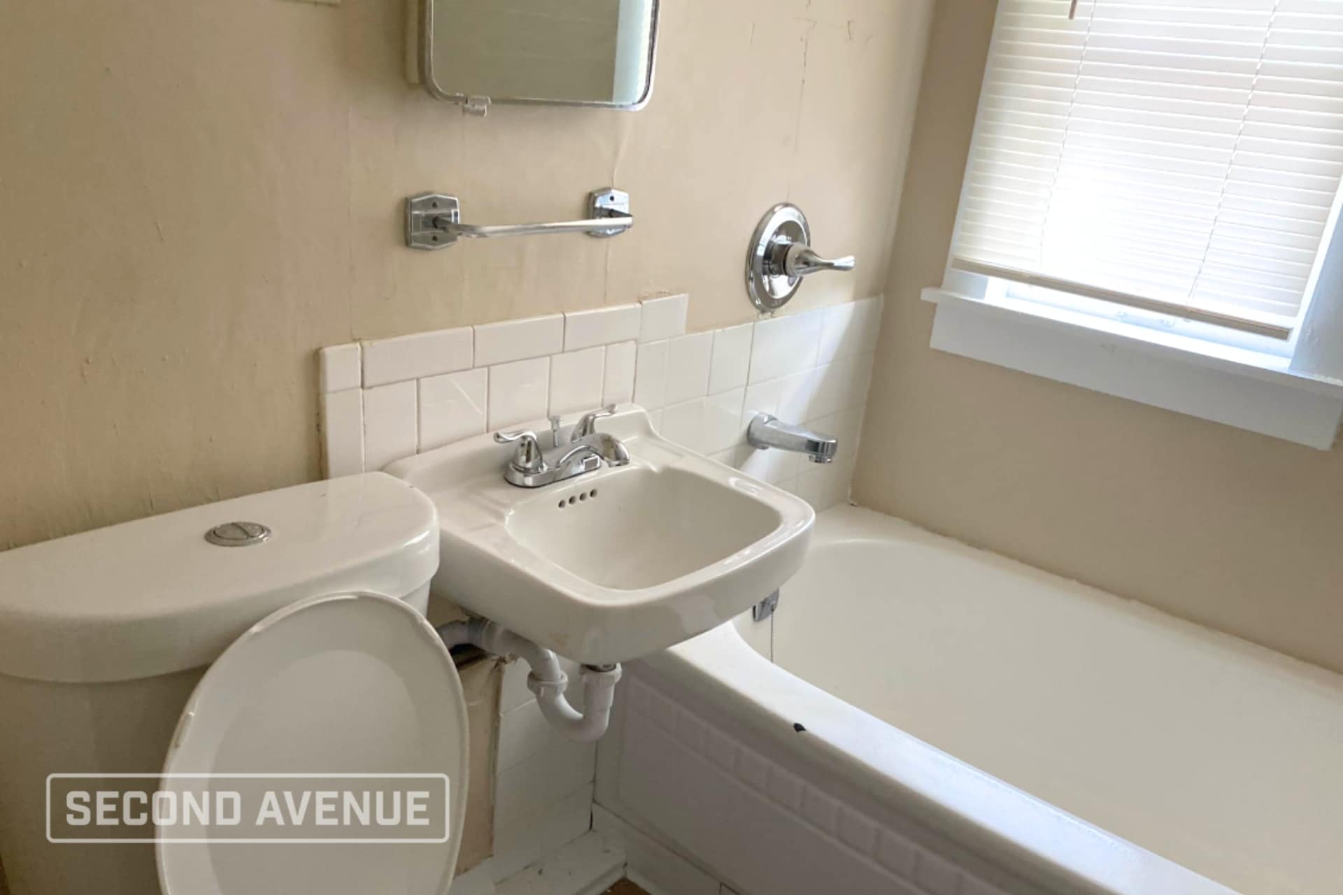 Building Photo - 3404 W Main St