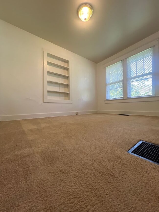 Building Photo - PRICE REDUCTION 4 BDRM Available August, 2026.  Monthly rent $2,700.00