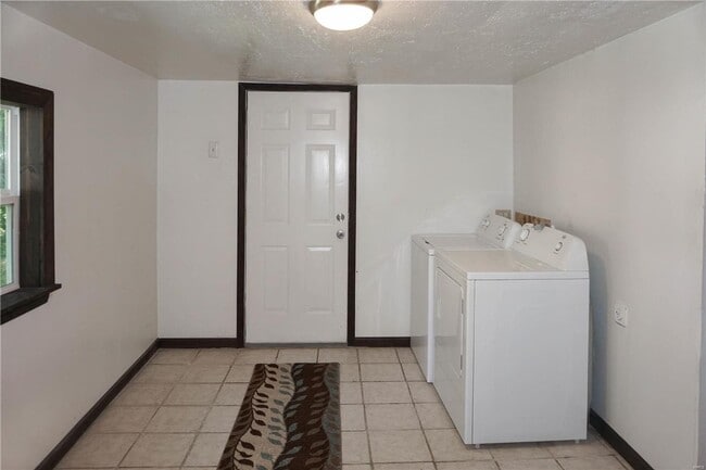 Building Photo - 204 N Olive St