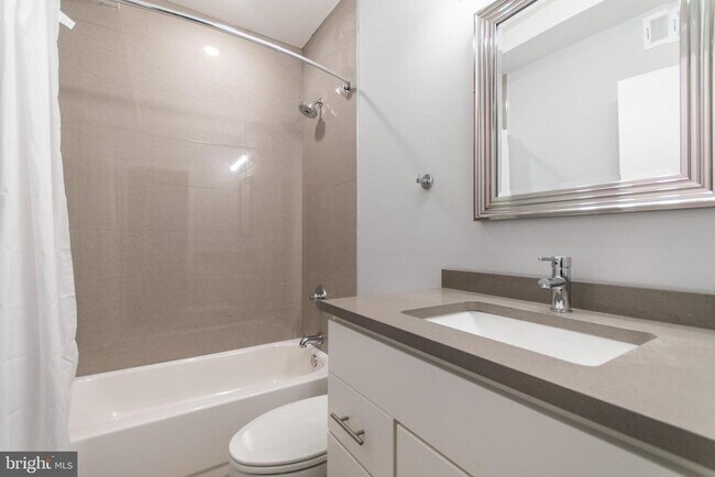 Building Photo - 812 N Uber St