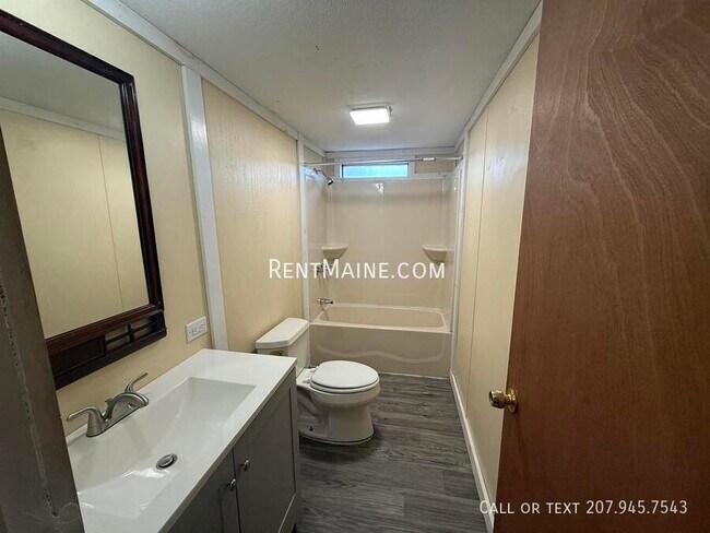 Building Photo - 8 Hall Dr