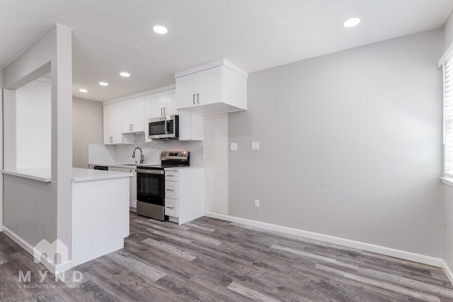 Building Photo - 905 Carro Dr