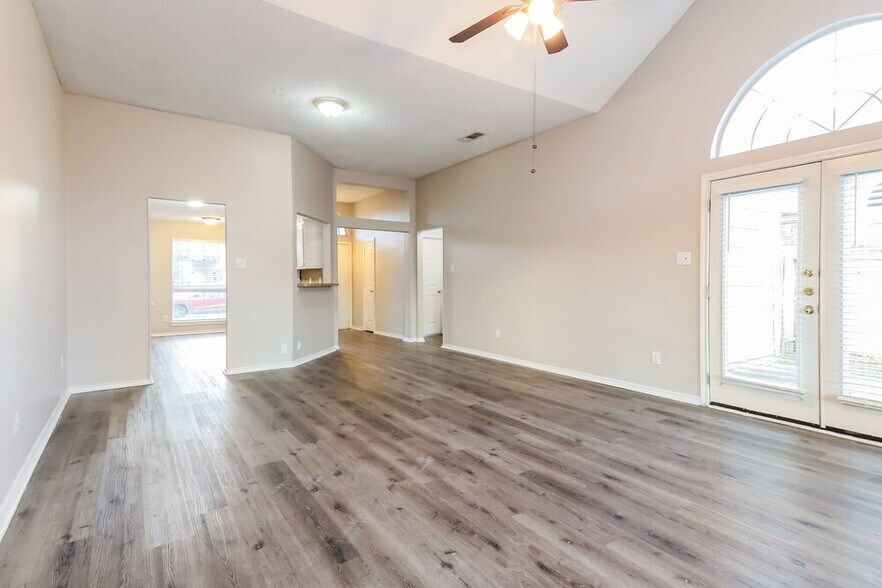 Building Photo - 138 Woodcreek Dr