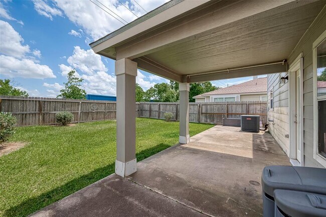 Building Photo - 18110 Shallow Leaf Ln