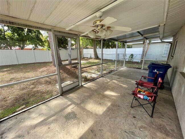 Building Photo - 2101 Utica Dr