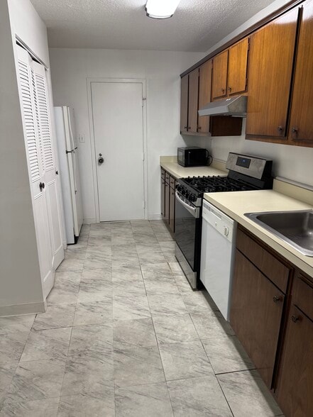 Building Photo - 4401 Roland Ave