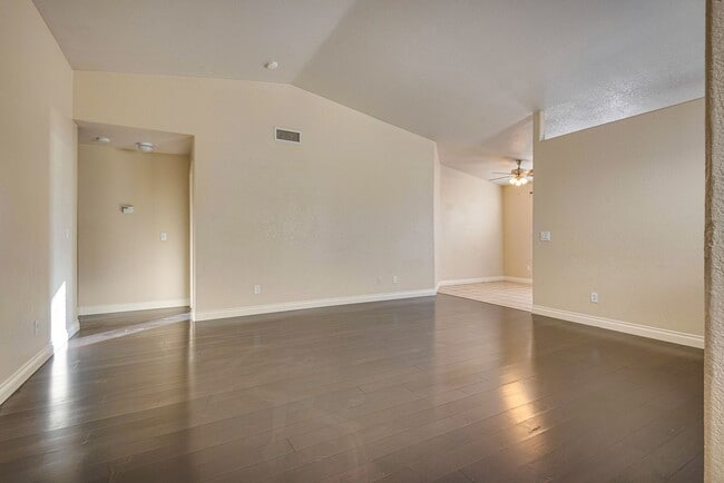 Building Photo - Beautiful 3 Bedroom, 2 Bathroom Townhouse w/ attached 1 Car Garage & Community Pool.