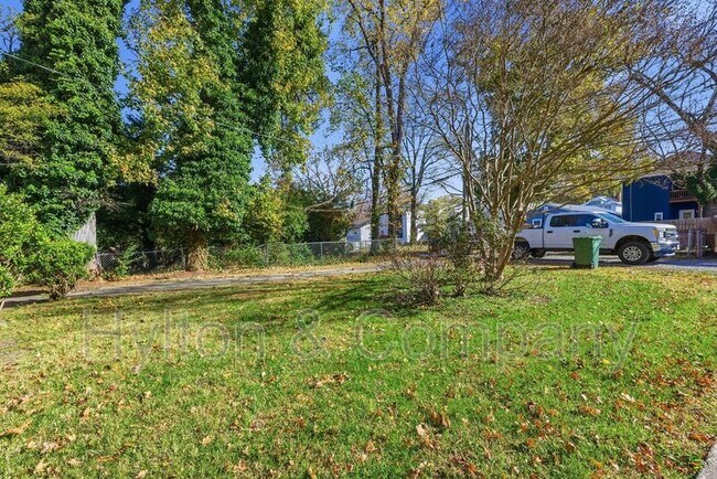 Building Photo - 3203 Delaware Ave