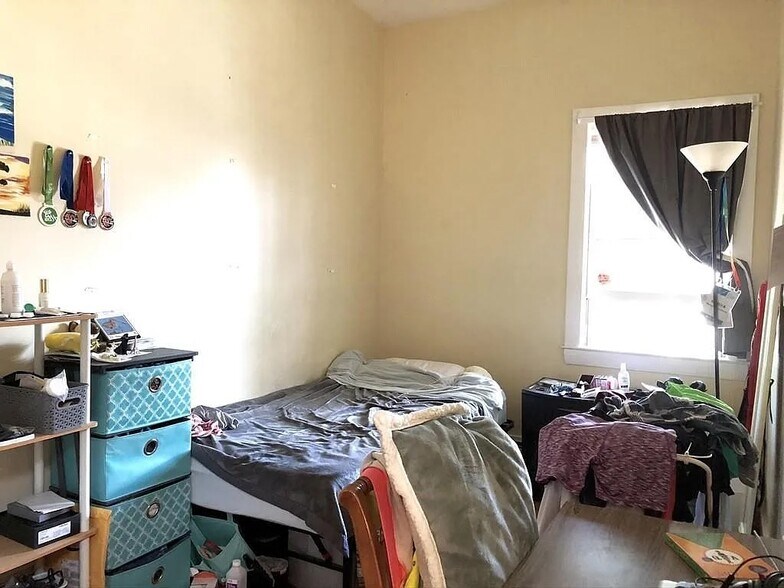 Building Photo - 216 Columbia St