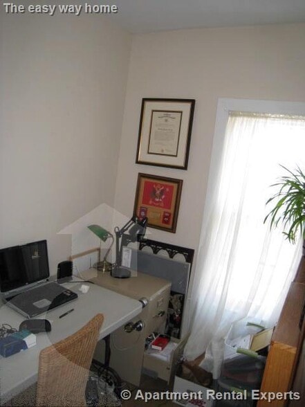 Building Photo - 3 Calvin St