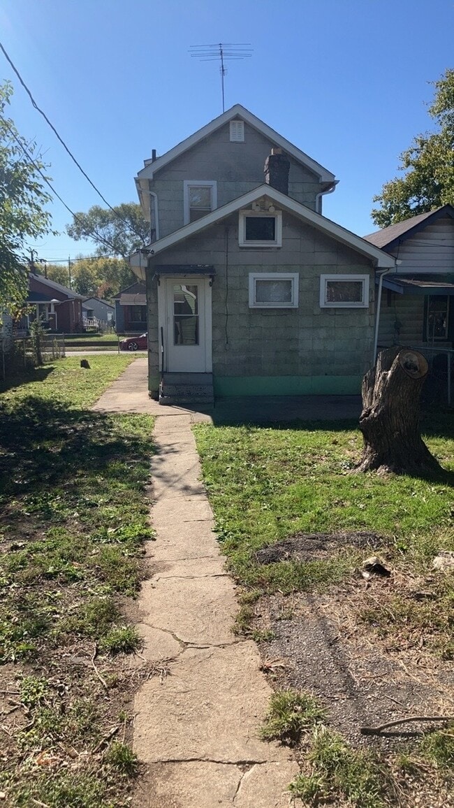 Building Photo - 1505 Lawn Ave