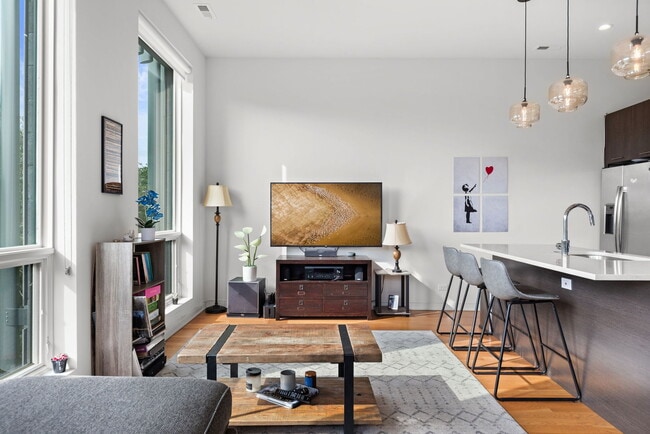 Building Photo - 1728 W Division St