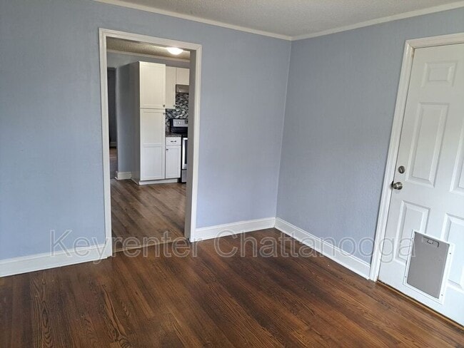 Building Photo - 718 Woodvale Ave