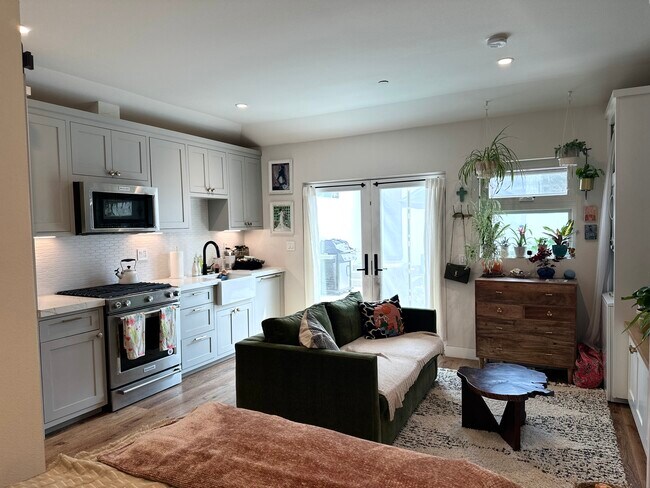 Building Photo - 2933 Midvale Ave