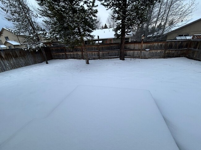 Building Photo - Recently Updated 2 Bedroom Home