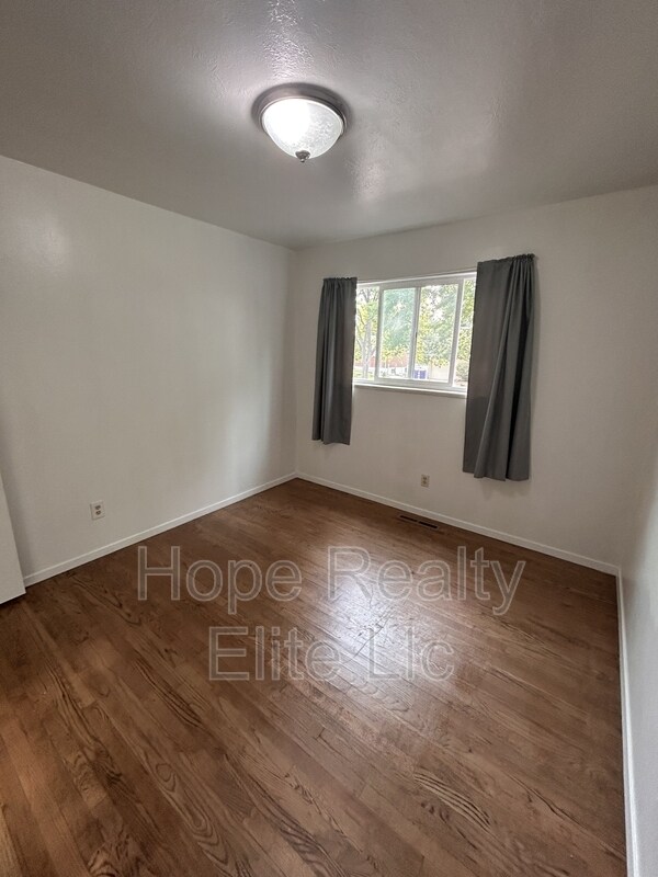 Building Photo - 1106 Querida Dr