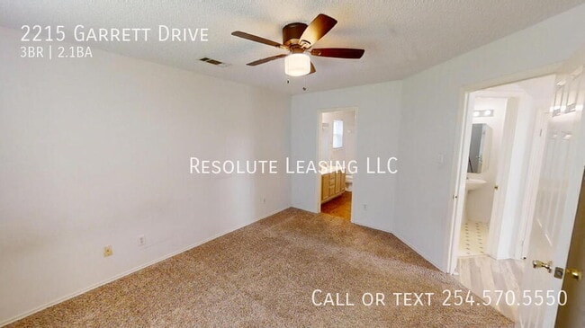 Building Photo - 2215 Garrett Dr