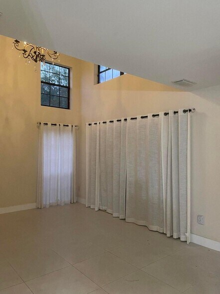 Building Photo - 579 Prestwick Cir