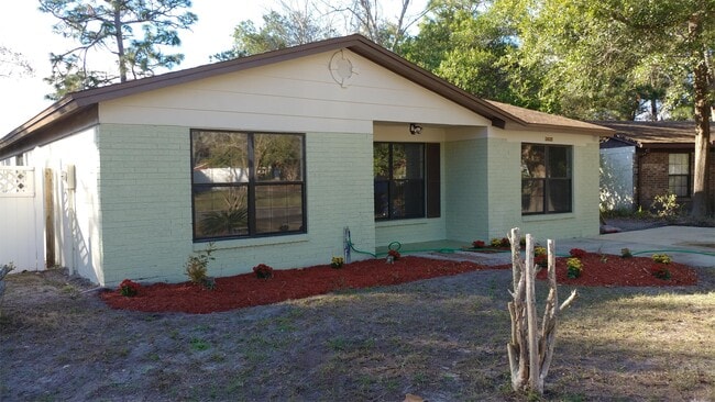 Building Photo - 2620 Kenwood Dr W