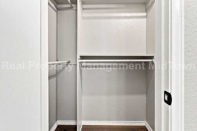 Building Photo - 2427 Indigo Ln