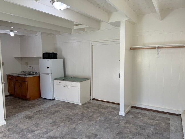 Building Photo - Available Private Detached Studio for Rent with 1 Assigned Carport Parking in Wahiawa