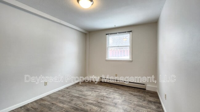 Building Photo - 811 7th Ave N