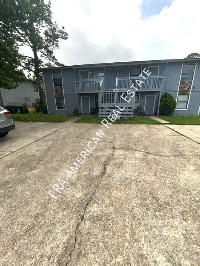 Primary Photo - 520 Landview Dr