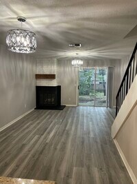 Building Photo - Regal Sq Drive