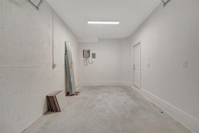 Building Photo - 2546 SE 29th St
