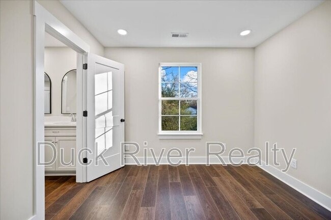 Building Photo - 119 Westover Dr