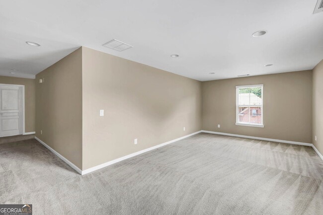 Building Photo - 5957 Stow Dr