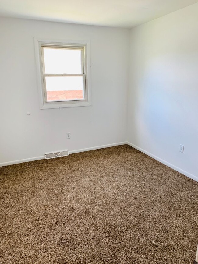 Building Photo - Coming soon! 3 Bedroom 1 Bath home in York...