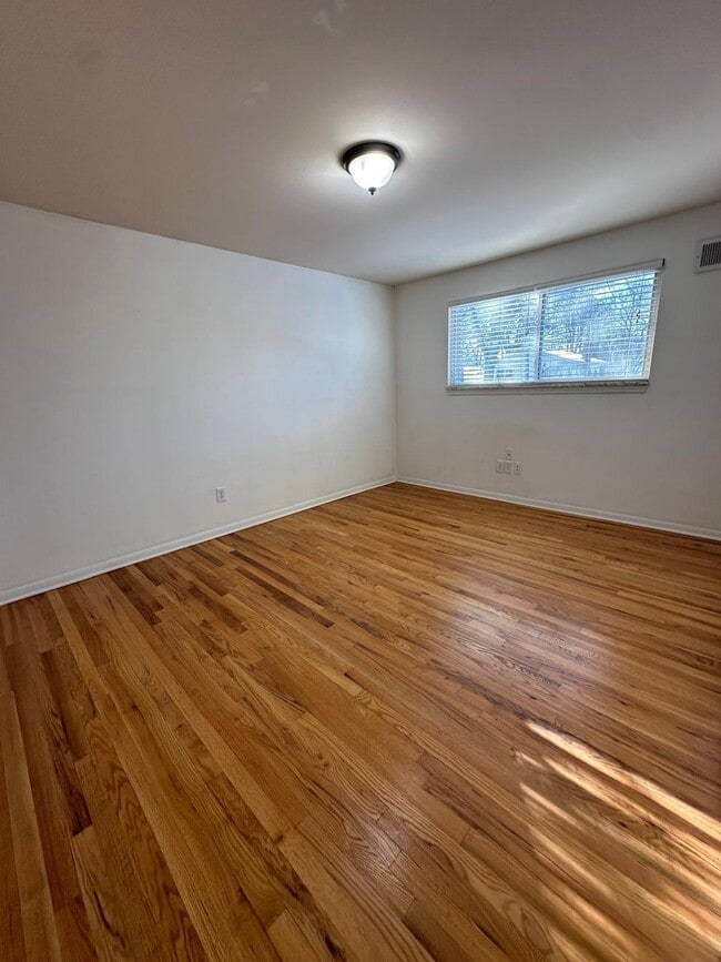 Building Photo - 2184 Cumberland Dr