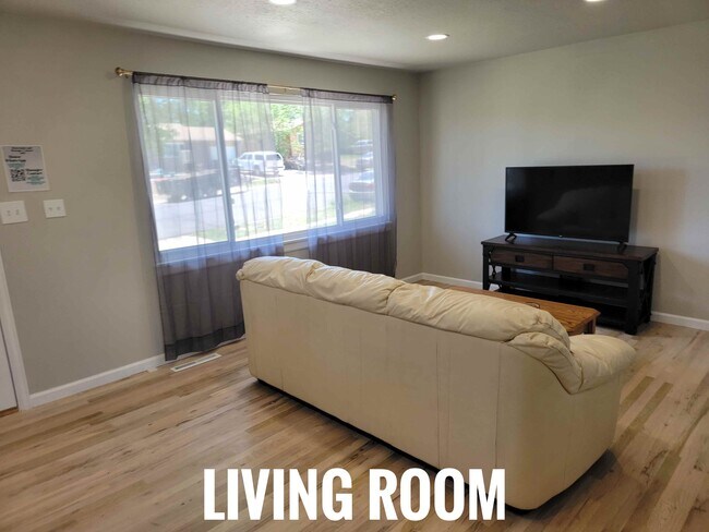 Building Photo - 1630 Shasta Dr