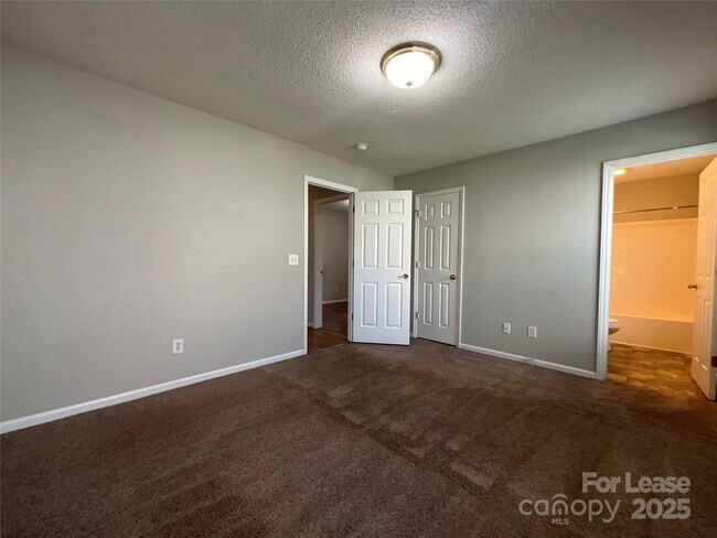 Building Photo - 135 Braeburn Dr