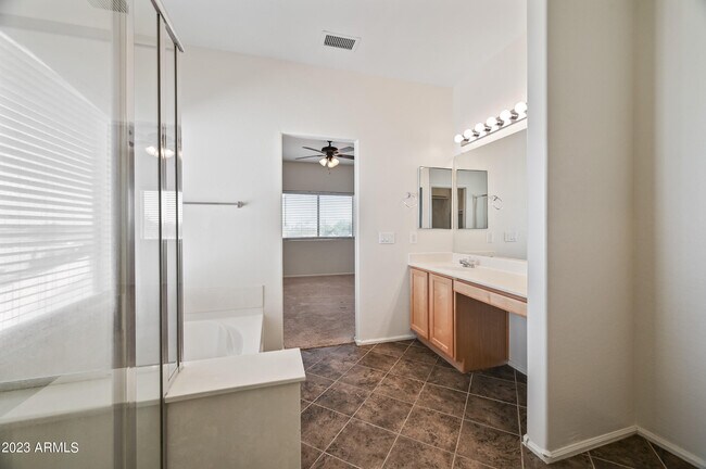 Building Photo - 43927 W Cypress Ln