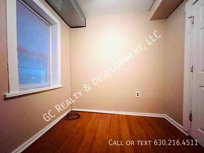 Building Photo - 1752 N Drake Ave