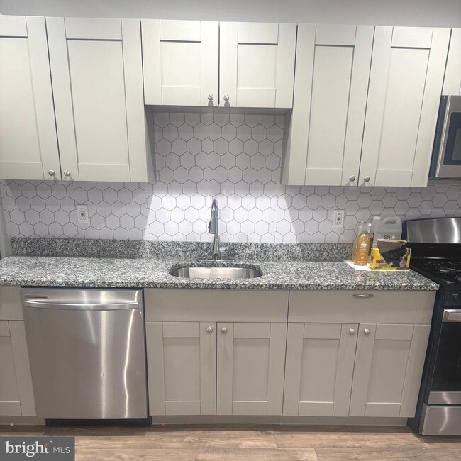 Building Photo - 609 Brunswick Ave