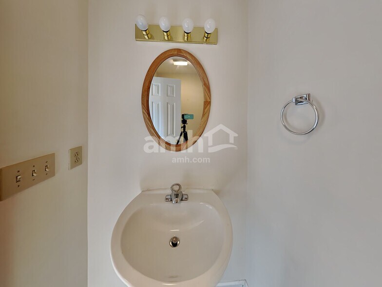 Building Photo - 6337 Willow Oak Dr