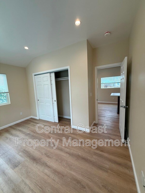 Building Photo - 142 Peppertree Pl