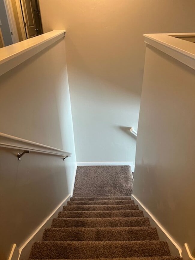 Building Photo - Beautiful home with central air and 2 car garage.