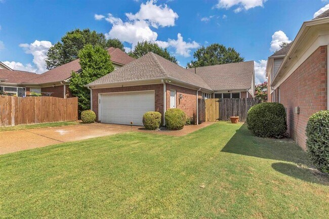 Building Photo - 7520 Crystal Lake Dr