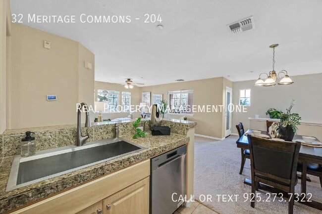 Building Photo - 32 Meritage Common