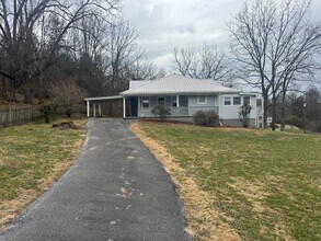 Building Photo - 2 Bedroom 2 Bathroom Home in Bluff City, TN