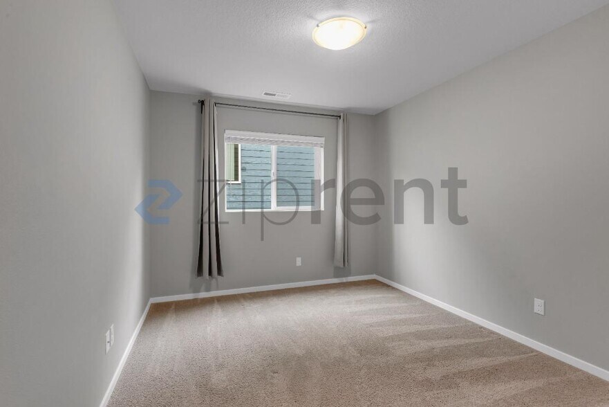 Building Photo - Unit